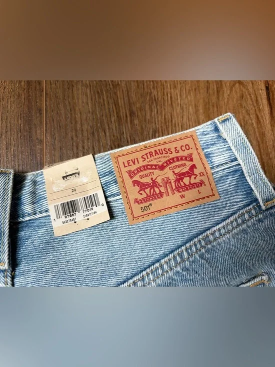 Levi’s 501 Shorts - Picture 6 of 9